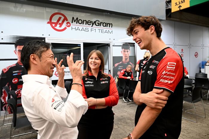 Oliver Bearman, Haas F1 Team, Ayao Komatsu, Haas F1 Team