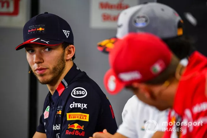 Pierre Gasly, Red Bull Racing y Sebastian Vettel, Ferrari hablan