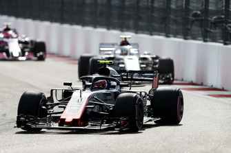 Kevin Magnussen, Haas F1 Team VF-18, Charles Leclerc, Sauber C37