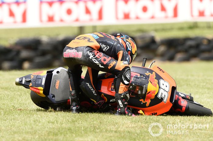 Bradley Smith, Red Bull KTM Factory Racing, choca