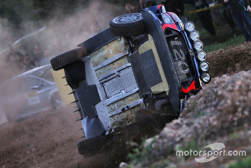 Crash of Thierry Neuville, Nicolas Gilsoul, Hyundai New i20 WRC, Hyundai Motorsport