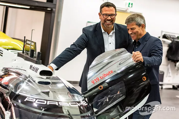 Achim Stejskal, Director del Museo Porsche, Fritz Enzinger, Vicepresidente del Equipo Porsche LMP1