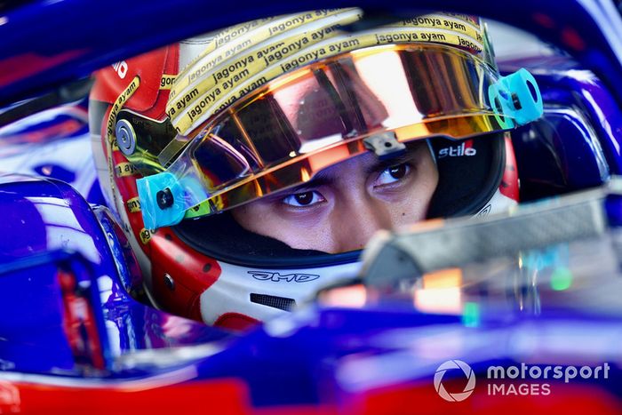 Sean Gelael pertenece a Red Bull y se ha subido ya al coche del primer equipo y al de Toro Rosso, pero su situación es más la de un piloto de pago que financia sus apariciones en pista