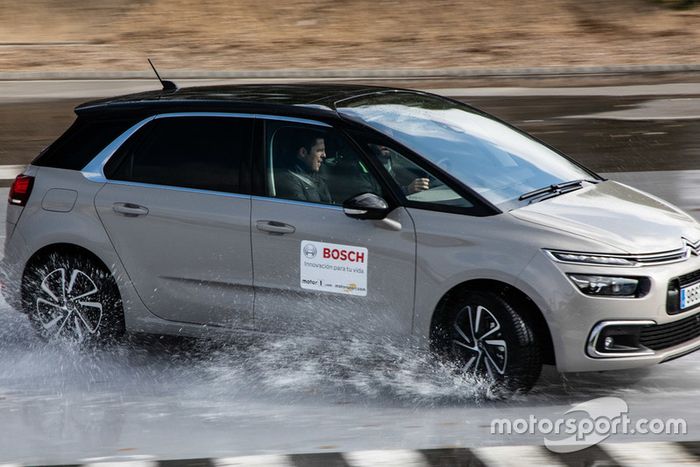 II Curso de Conducción y Nuevas Tecnologías BOSCH - Motor1.com España - Motorsport.com 