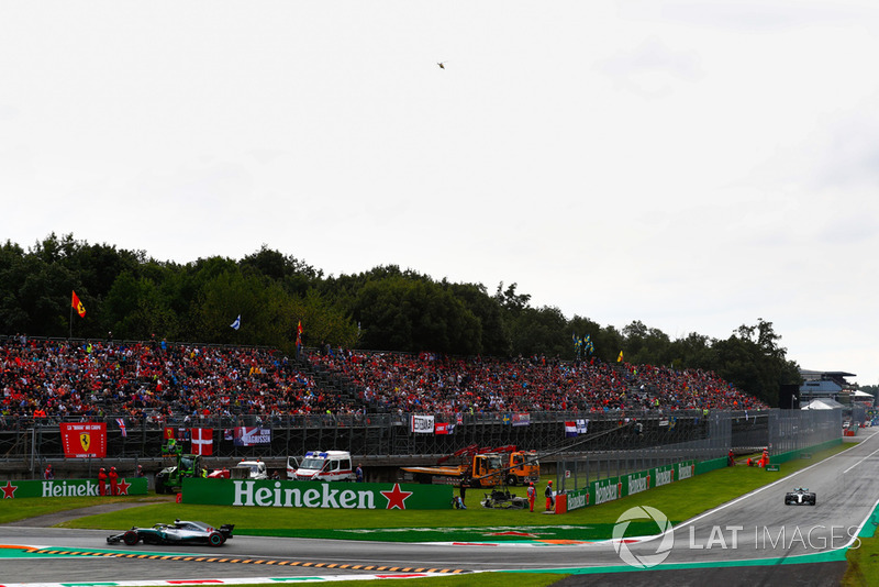 Lewis Hamilton, Mercedes AMG F1 W09, y Valtteri Bottas, Mercedes AMG F1 W09