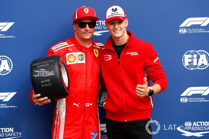 Ganador de la pole Kimi Raikkonen, Ferrari con Mick Schumacher