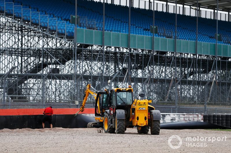La construcción de más barreras en el circuito de Silverstone