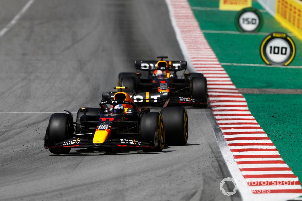 Sergio Perez, Red Bull Racing RB18, Max Verstappen, Red Bull Racing RB18 