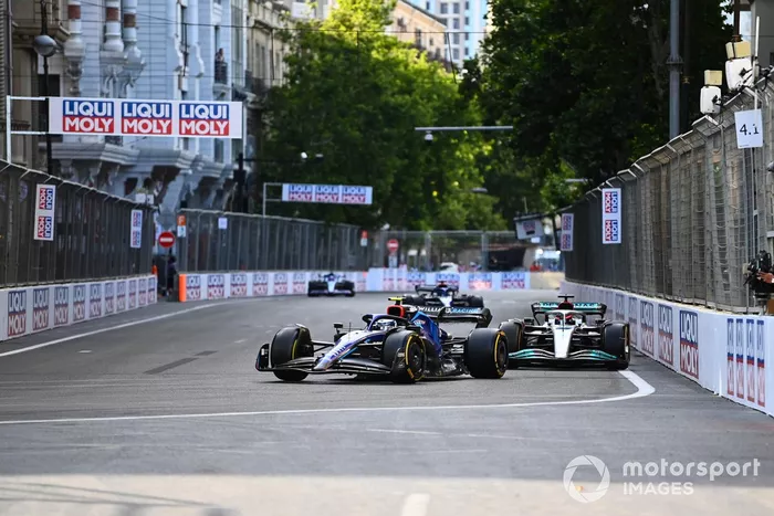 Nicholas Latifi, Williams FW44, George Russell, Mercedes W13, Alex Albon, Williams FW44
