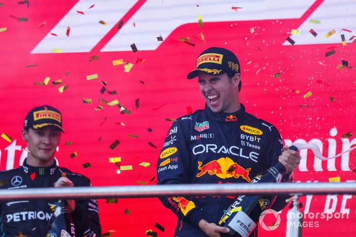 Podio: segundo lugar Sergio Pérez, Red Bull Racing