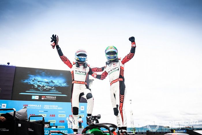 Segundo lugar Rene Rast, Audi Sport ABT Schaeffler, ganador Lucas Di Grassi, Audi Sport ABT Schaeffler, en Parc Ferme