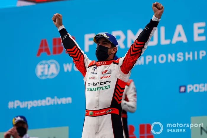 Podio: ganador Lucas Di Grassi, Audi Sport ABT Schaeffler