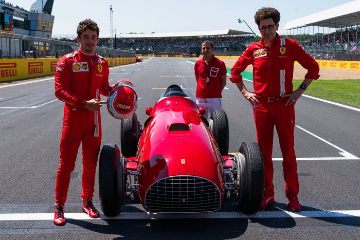 Charles Leclerc, Ferrari, Marc Gene, Mattia Binotto, Director del equipo Ferrari con el Ferrari 375 de 1951  