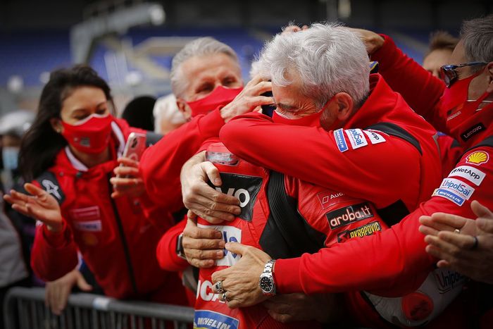 Ganador Jack Miller, Ducati Team celebra con el equipo