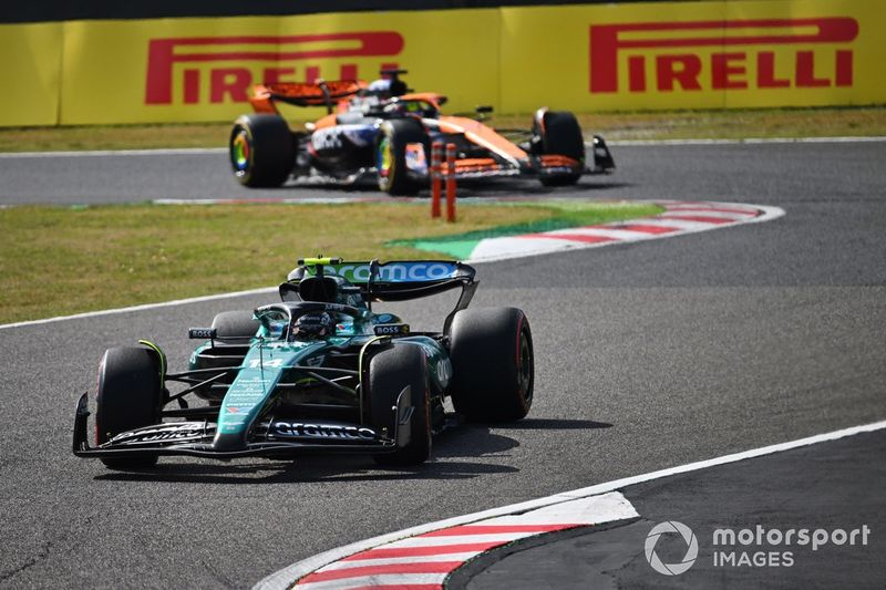 Fernando Alonso, Aston Martin AMR24, Oscar Piastri, McLaren MCL38