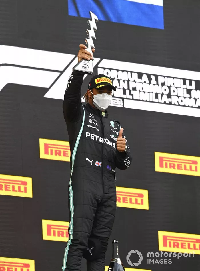 Podio: segundo lugar Lewis Hamilton, Mercedes