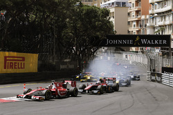 Charles Leclerc, PREMA Powerteam, lidera a Alexander Albon, ART Grand Prix en la arrancada
