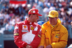Michael Schumacher, Ferrari F310B ve Ralf Schumacher, Jordan 197