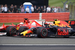 Sebastian Vettel, Ferrari SF70H y Max Verstappen, Red Bull Racing RB13