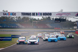 Start: Yann Ehrlacher, RC Motorsport Lada Vesta, führt