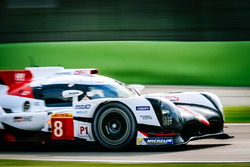 #8 Toyota Gazoo Racing Toyota TS050 Hybrid: Anthony Davidson, Nicolas Lapierre, Kazuki Nakajima