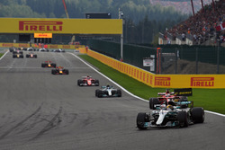 Lewis Hamilton, Mercedes-Benz F1 W08 leads