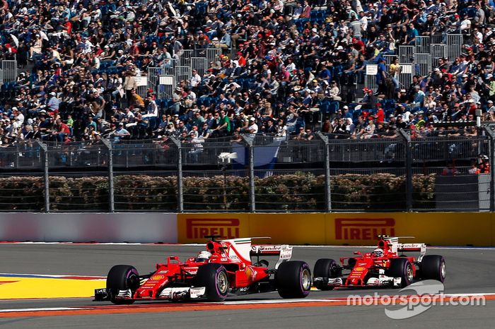 Sebastian Vettel, Ferrari SF70H y Kimi Raikkonen, Ferrari SF70H