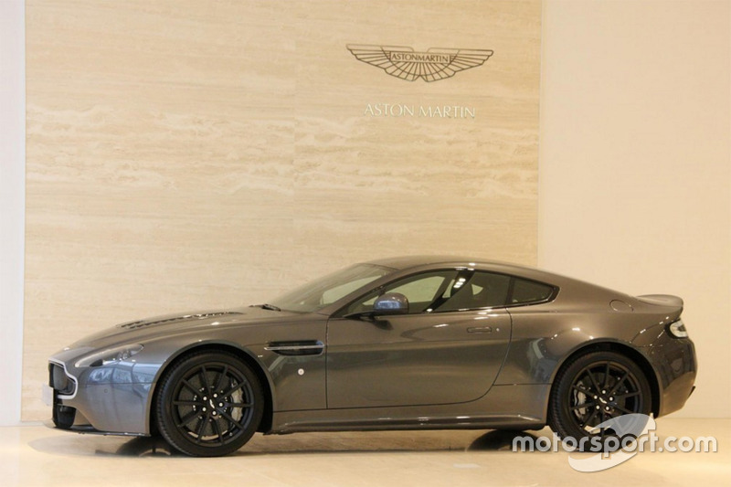 De Aston Martin V12 Vantage S van Max Verstappen
