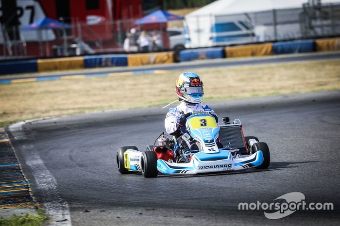 Daniel Ricciardo, Red Bull Racing, con un kart