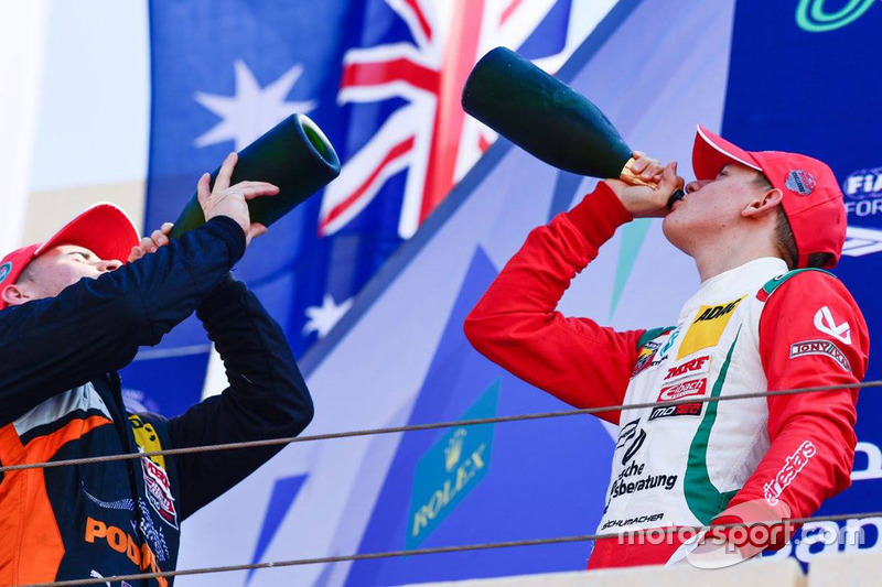 Podium: second place Joey Mawson, third place Mick Schumacher