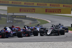 Carlos Sainz Jr., Scuderia Toro Rosso STR12, Pierre Gasly, Scuderia Toro Rosso STR12, Romain Grosjean, Haas F1 Team VF-17
