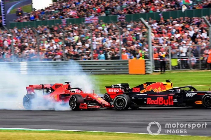 Sebastian Vettel, Ferrari SF90 choca pordetrás con Max Verstappen, Red Bull Racing RB15 
