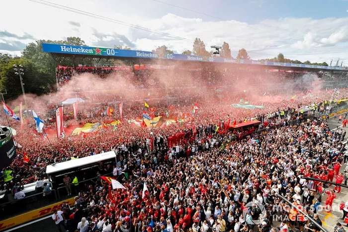 Tifosi sulla pista nel post-gara del GP d'Italia
