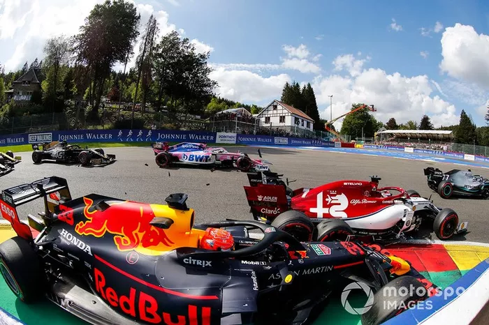 Max Verstappen, Red Bull Racing RB15, makes contact with Kimi Raikkonen, Alfa Romeo Racing C38 at the start