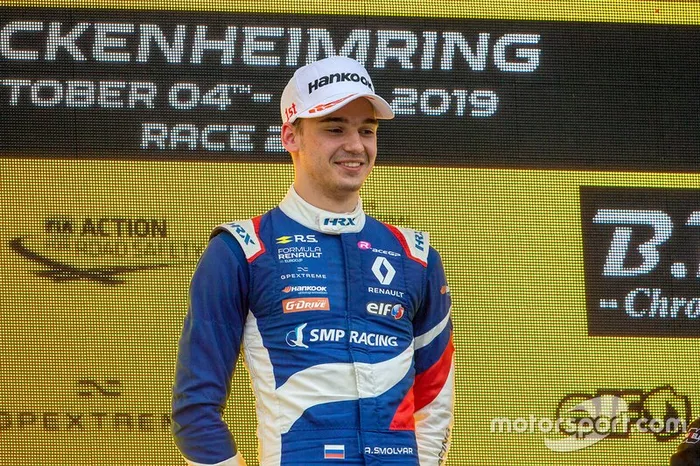Podio di gara 2: il vincitore Alexander Smolyar, R-ACE GP
