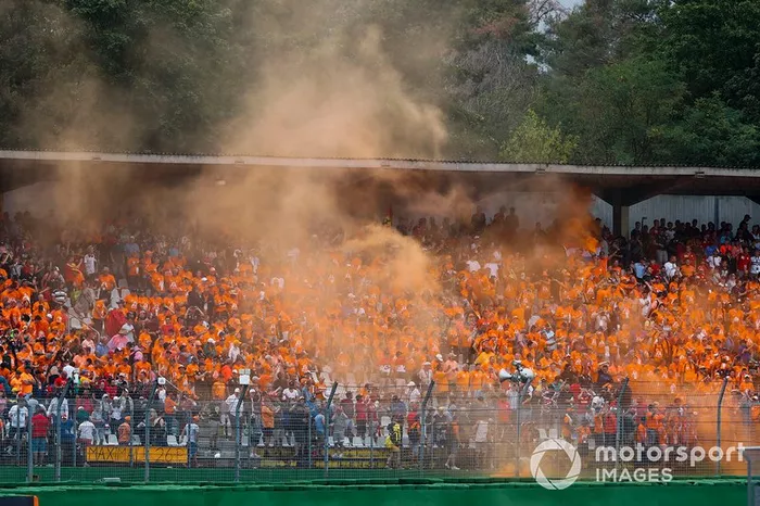 Delírio da torcida do piloto, que 'invadiu' Hockenheim