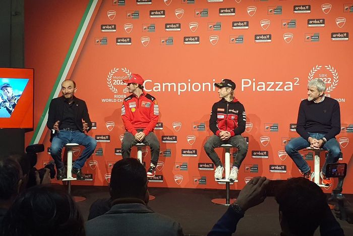 Claudio Domenicali, Consejero Delegado de Ducati Motor Holding, Pecco Bagnaia, Alvaro Bautista, Aruba.it Racing Ducati y Gigi Dall'Igna, Director General de Ducati Corse. 