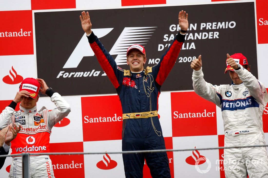 Autodromo di Monza, Monza, Italia.14 de septiembre de 2008Heikki Kovalainen, McLaren MP4-23 Mercedes, Sebastian Vettel, Toro Rosso STR03 Ferrari y Robert Kubica, BMW Sauber F1 08 celebran en el podio.
08 celebran en el podio.World Copyright: Andrew Ferrar