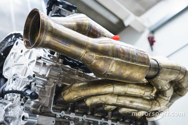 Двигун Aston Martin Valkyrie S Cosworth V12