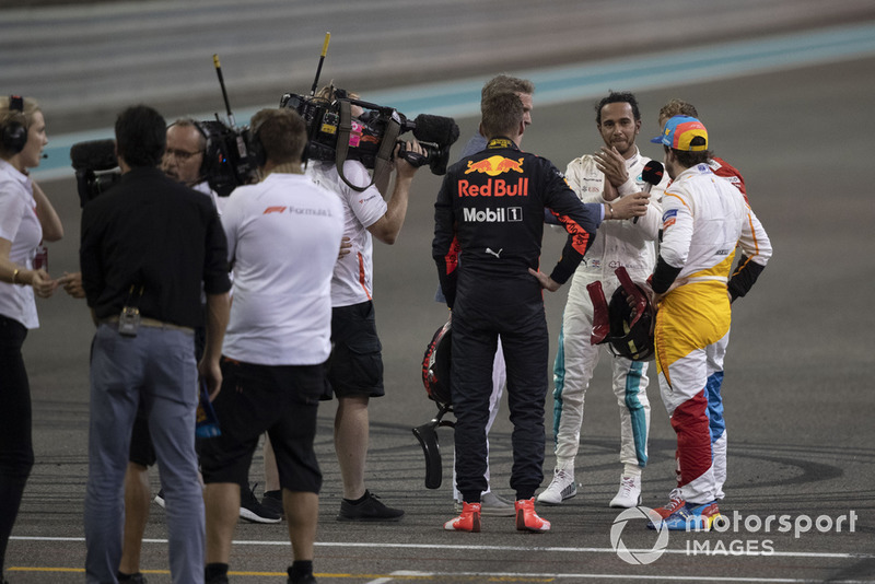 Lewis Hamilton, Mercedes-AMG F1 W09, Max Verstappen, Red Bull Racing, Sebastian Vettel, Ferrari et Fernando Alonso, McLaren dans le parc fermé