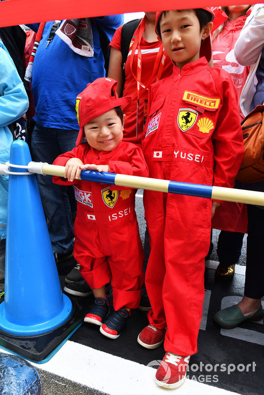 Young Ferrari fans