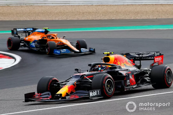 Alex Albon, Red Bull Racing RB16, Lando Norris, McLaren MCL35