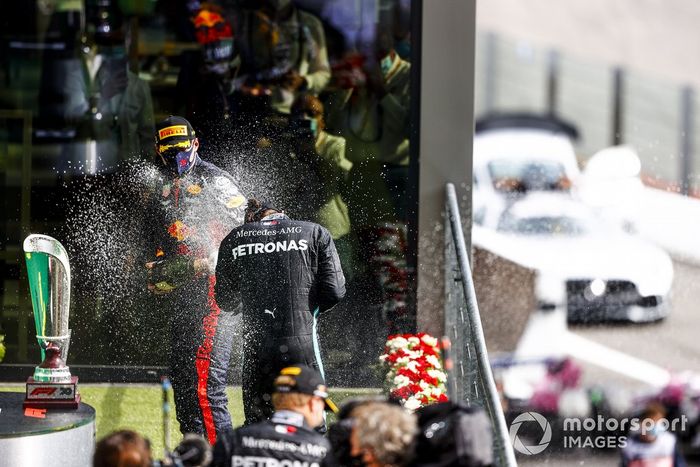 Podio: ganador Lewis Hamilton, Mercedes-AMG F1, tercer lugar Max Verstappen, Red Bull Racing