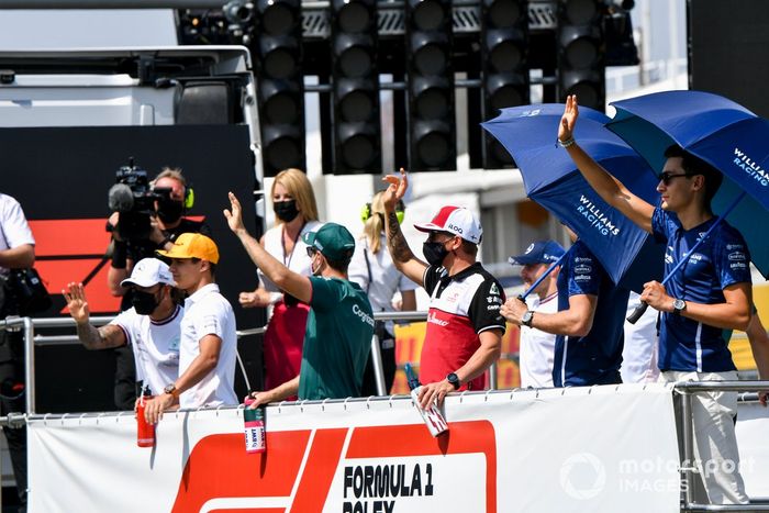 George Russell, Williams, Kimi Raikkonen, Alfa Romeo Racing, Sebastian Vettel, Aston Martin, Lando Norris, McLaren, Lewis Hamilton, Mercedes en el desfile de pilotos