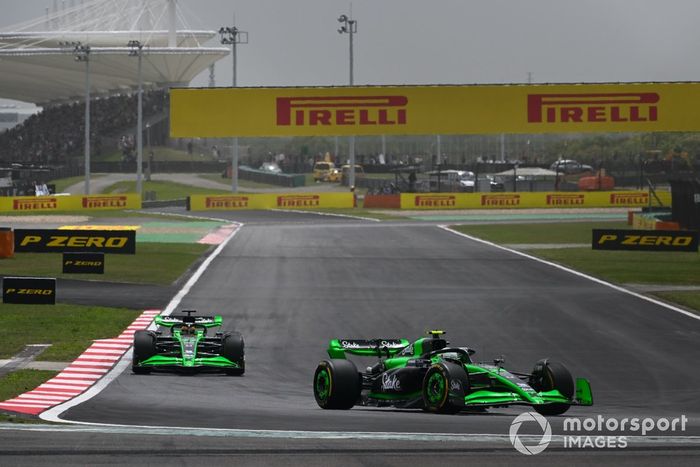 Zhou Guanyu, Kick Sauber C44, Valtteri Bottas, Kick Sauber C44