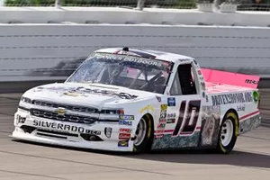 Jennifer Jo Cobb, Jennifer Jo Cobb Racing, Chevrolet Silverado Driven2Honor.org