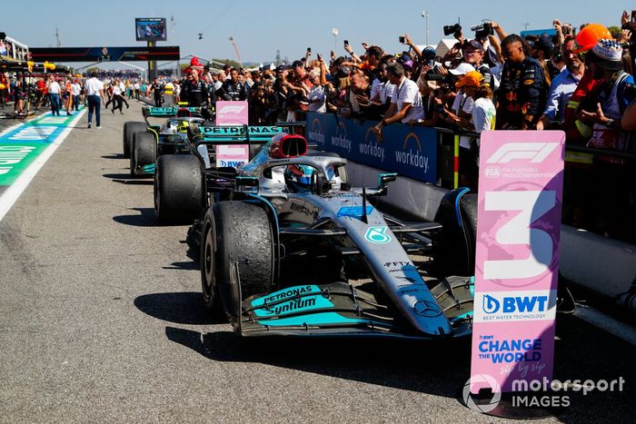 George Russell, Mercedes W13, 3ª posición, llega a Parc Ferme