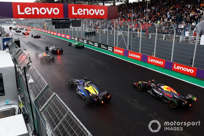 Franco Colapinto, Williams FW46, Max Verstappen, Red Bull Racing RB20 