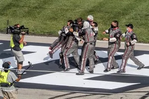 Ganador Cole Custer, Stewart-Haas Racing, Ford Mustang