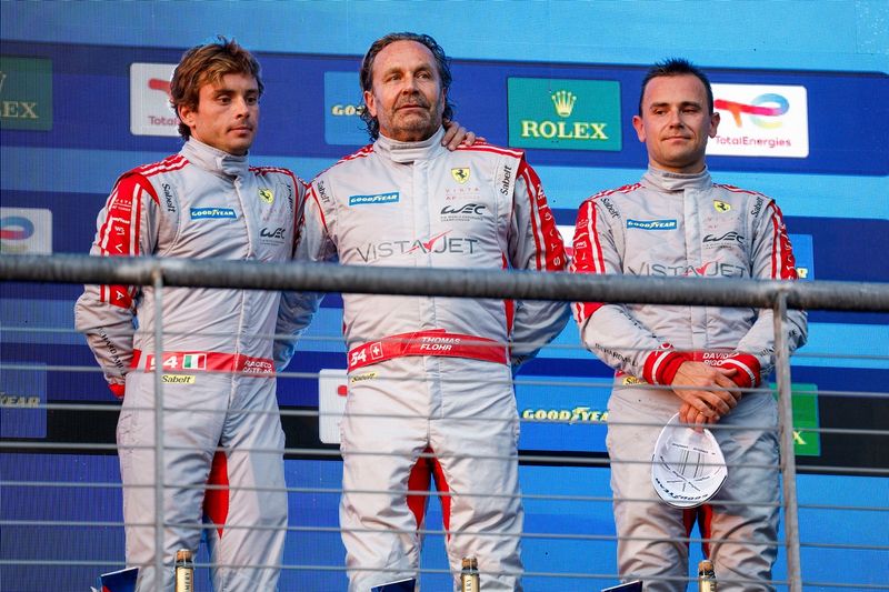 #54 Vista AF Corse Ferrari 296 LMGT3: Thomas Flohr, Francesco Castellacci, Davide Rigon